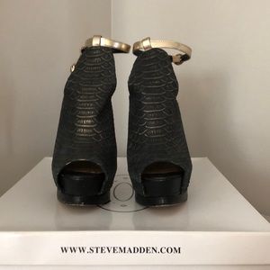 Steve Madden Wexlerr Black/Gold Snakeskin Suede Platform Heel Size 5 1/2.